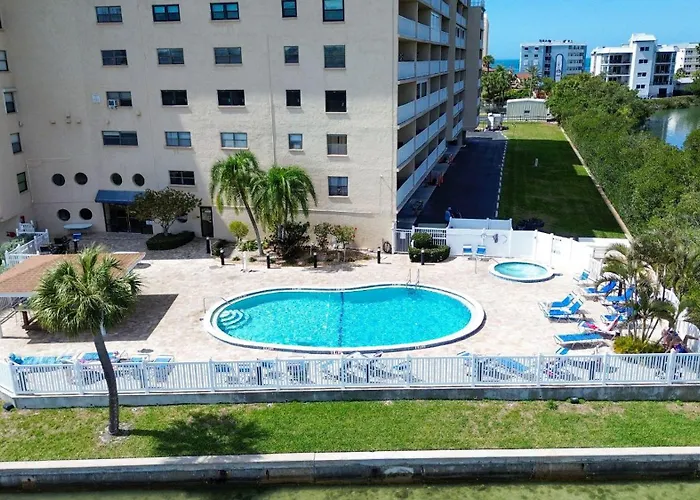 Bayshore Yacht & Tennis 211 - Premier Holiday home *