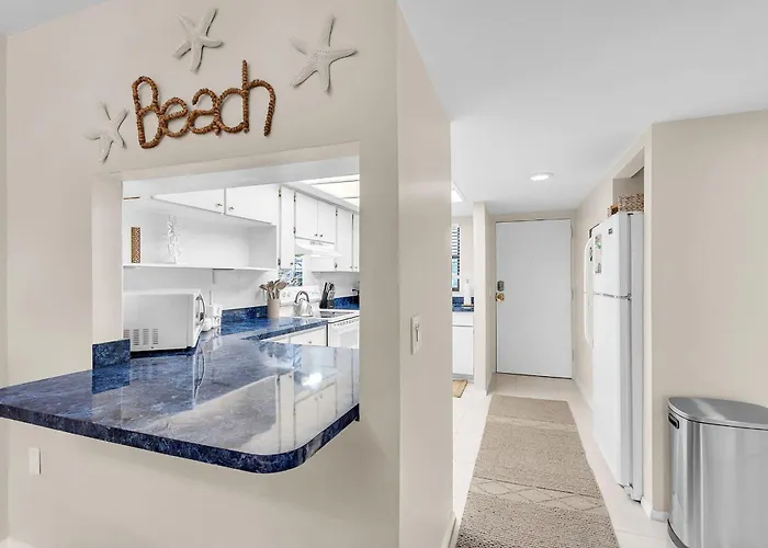 Bayshore Yacht & Tennis 211 - Premier Holiday home *