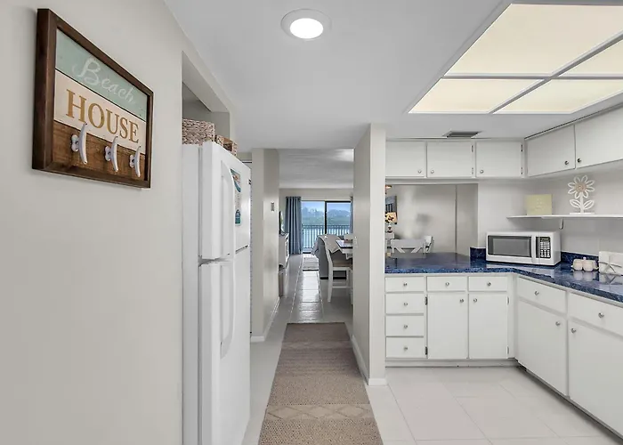 Bayshore Yacht & Tennis 211 - Premier Clearwater Beach