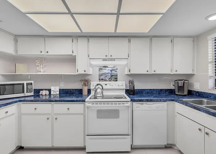 Bayshore Yacht & Tennis 211 - Premier Holiday home *