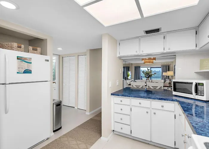Bayshore Yacht & Tennis 211 - Premier Clearwater Beach