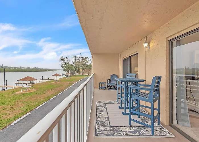 Bayshore Yacht & Tennis 211 - Premier Holiday home