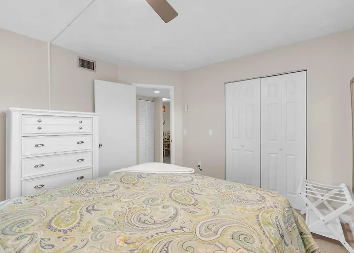 Bayshore Yacht & Tennis 211 - Premier Holiday home *
