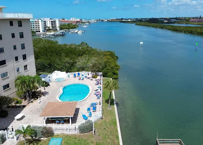 Bayshore Yacht & Tennis 211 - Premier Clearwater Beach