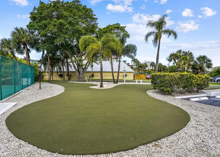 Bayshore Yacht & Tennis 211 - Premier *
