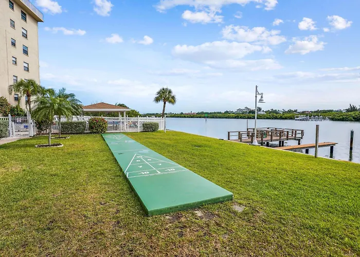 Bayshore Yacht & Tennis 211 - Premier Holiday home *