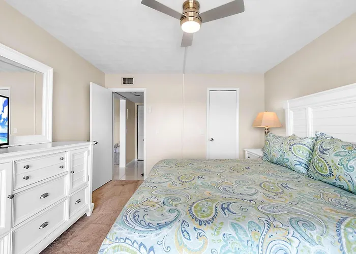 Bayshore Yacht & Tennis 211 - Premier Holiday home *