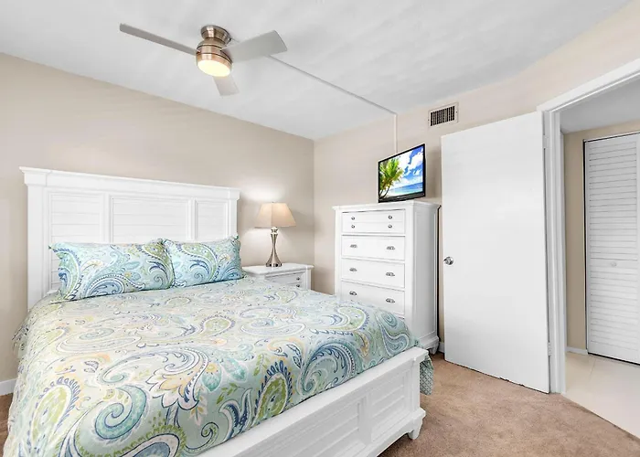 Bayshore Yacht & Tennis 211 - Premier Holiday home
