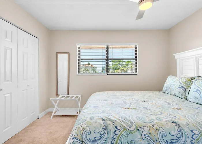 Bayshore Yacht & Tennis 211 - Premier Clearwater Beach